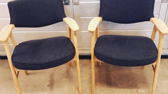 designmøbler med ny sort polstring