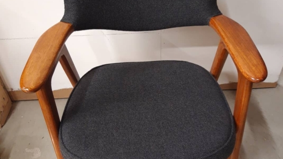 ompolstring af designmøbel