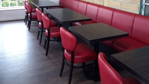 ompolstring af restaurantinventar